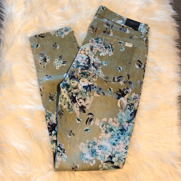 Pants - 5[7ForAllMankind] NWT! Jen7 Floral skinny pants